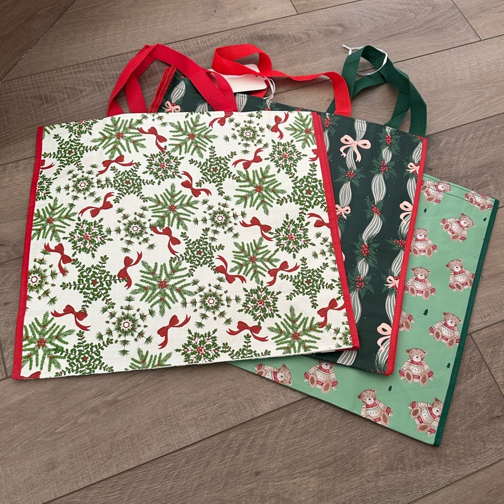 Homegoods TJMaxx Marshalls Christmas Teddy Bear & Bow, Snowflake Bags Set of 3